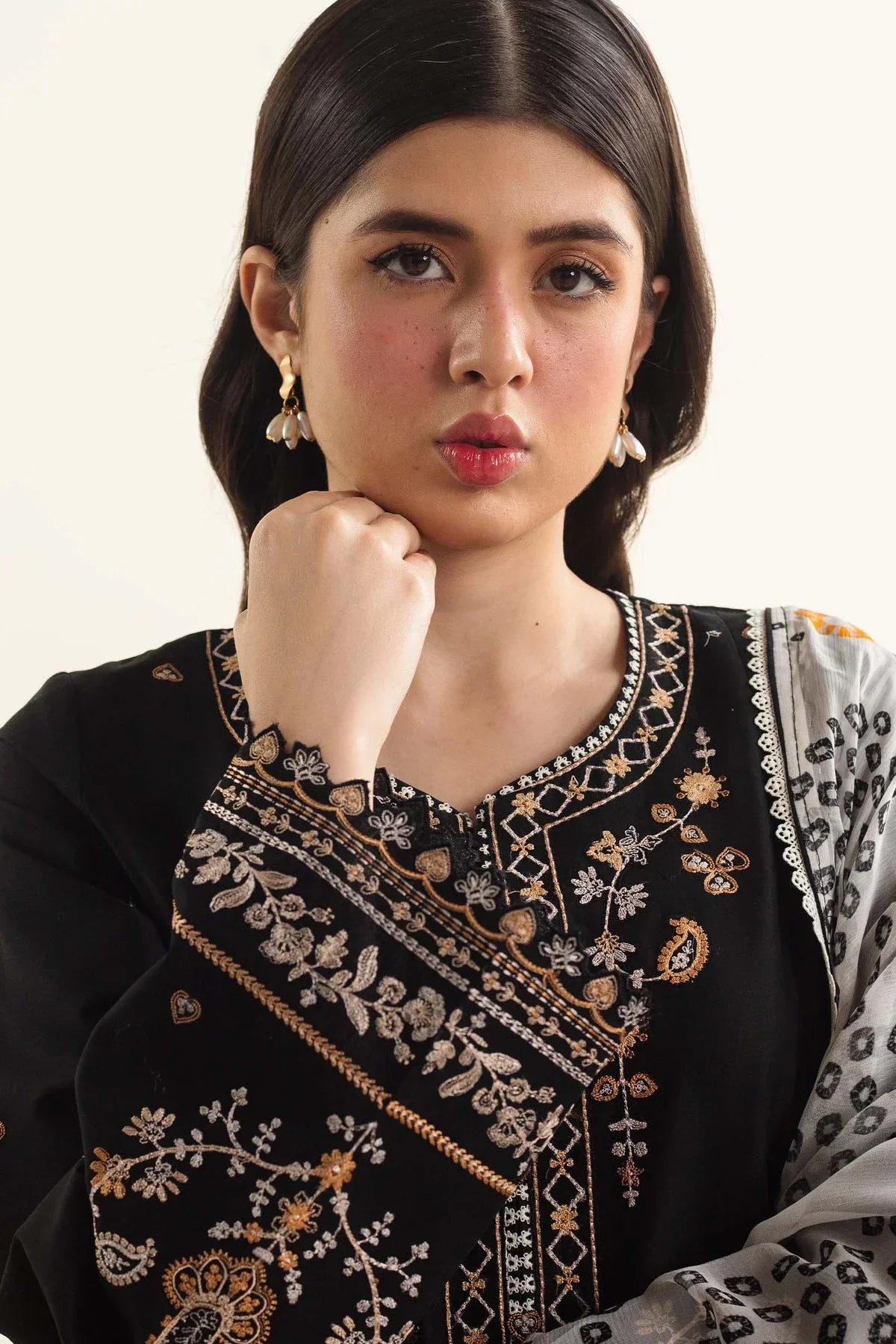 ZARA SHAHJAJAN 3PC Lawn Embroidered Shirt With Printed Dupatta-490