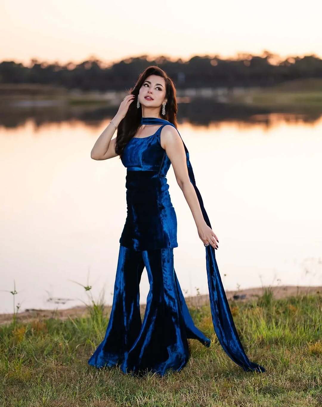 Velvet - Micro 9000 7.5 Yard Suit - 957