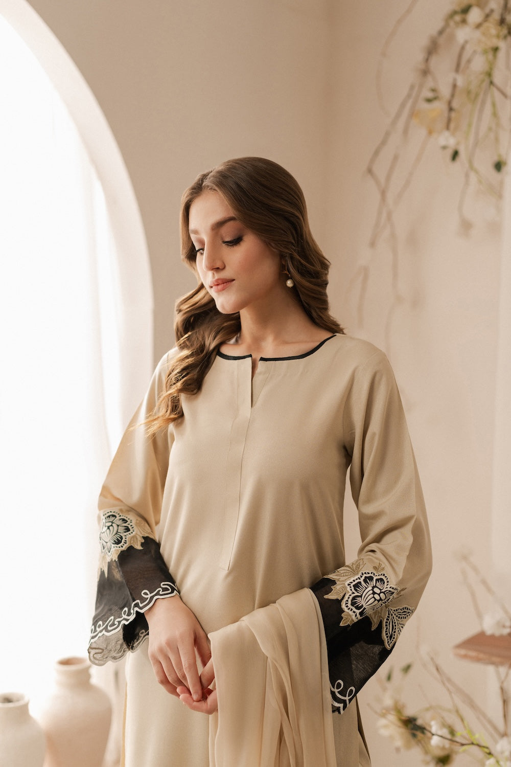 Lawn-3PC Embroidered Shirt with Chiffon Tie and Dye Dupatta- 5095